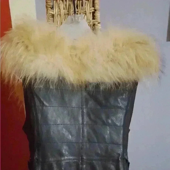 Leather vest with racoon collar - Picture 5 of 17